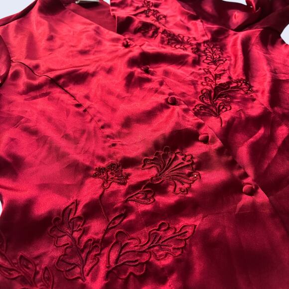 Covington Petite red satin embroidered button-front blouse M Petite - Picture 6 of 6
